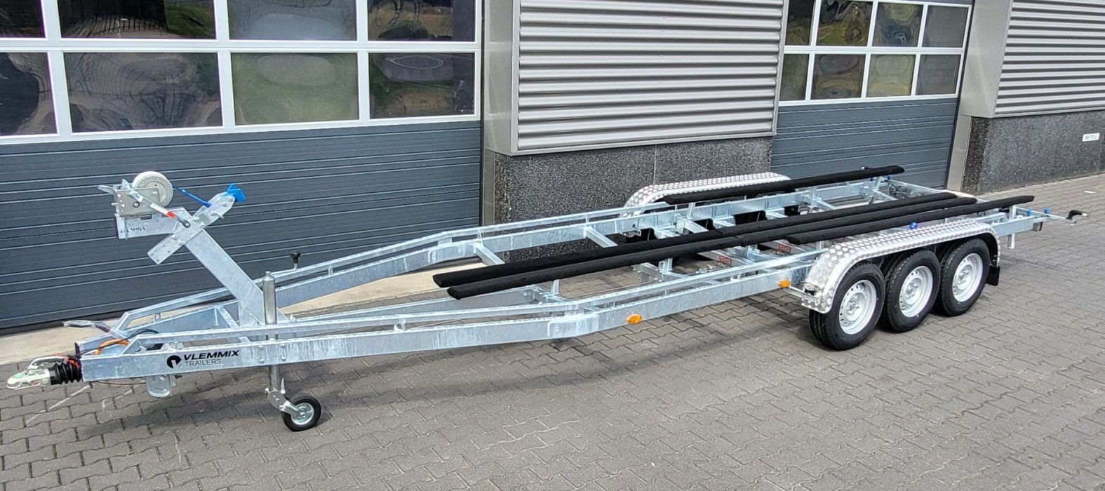 Balken trailer 7.8m 3as voor min 1575x700
