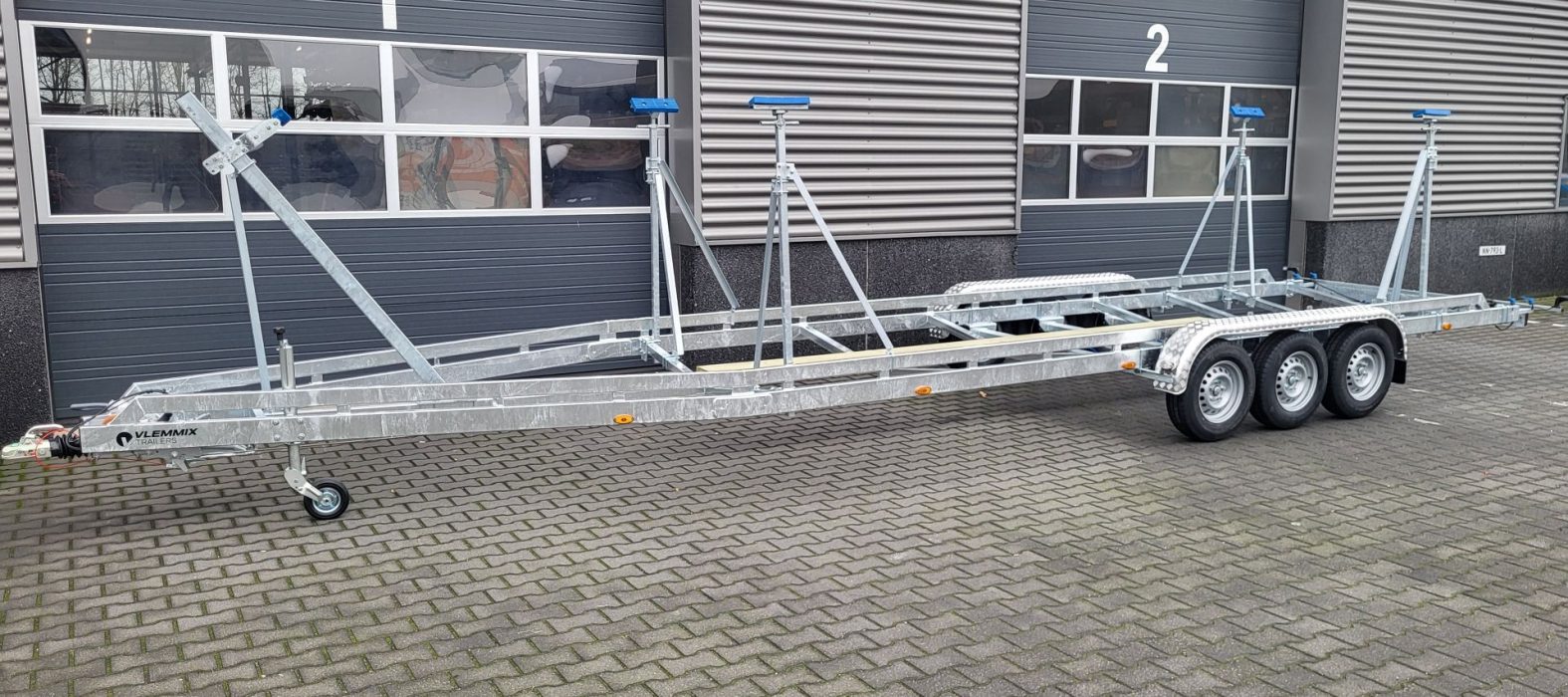 Zeilboot 10m 3as voor 1575x700