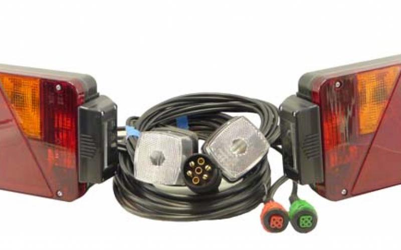 Aansluiten verlichting aanhanger - Van Rees Trailers Aansluiten verlichting aanhanger - Van Rees Trailers
