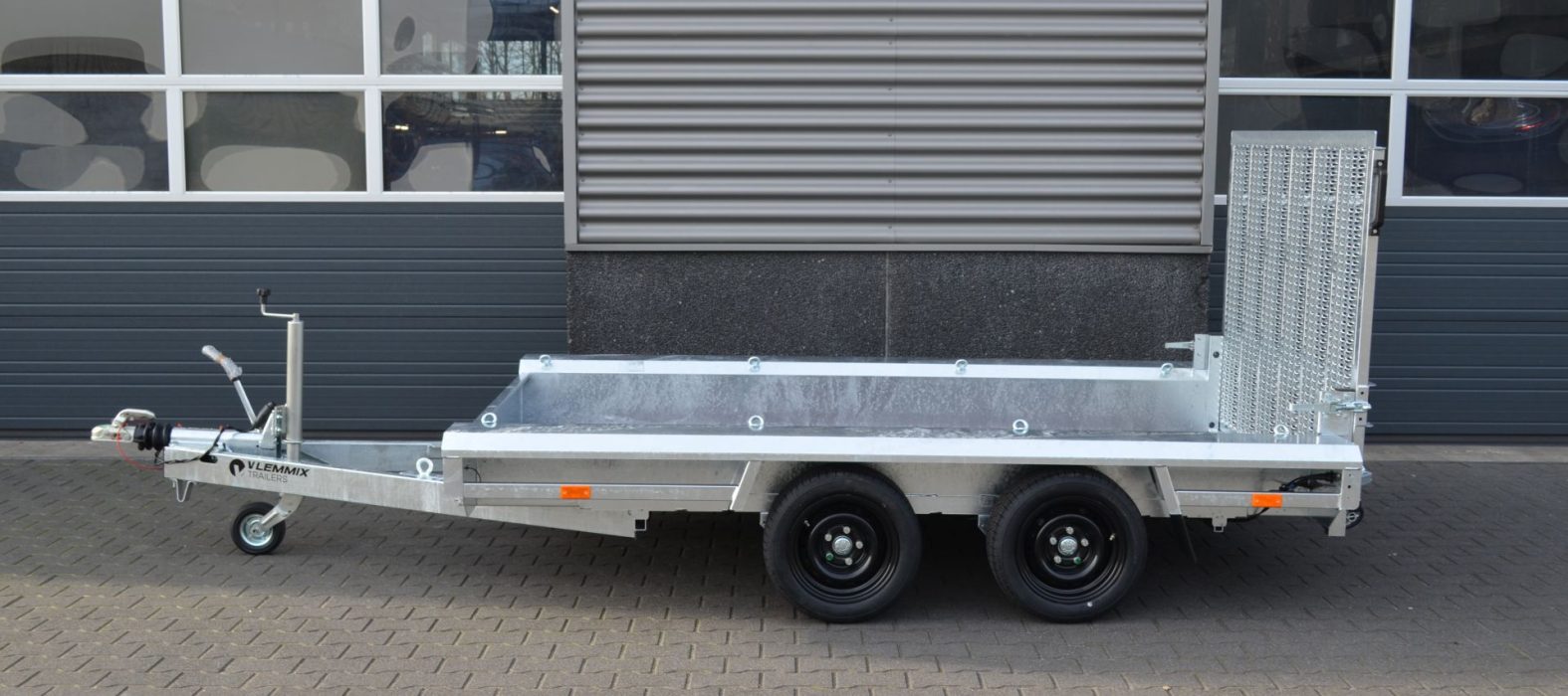 machine Transporter 300x150 2 assen midden 1575x700